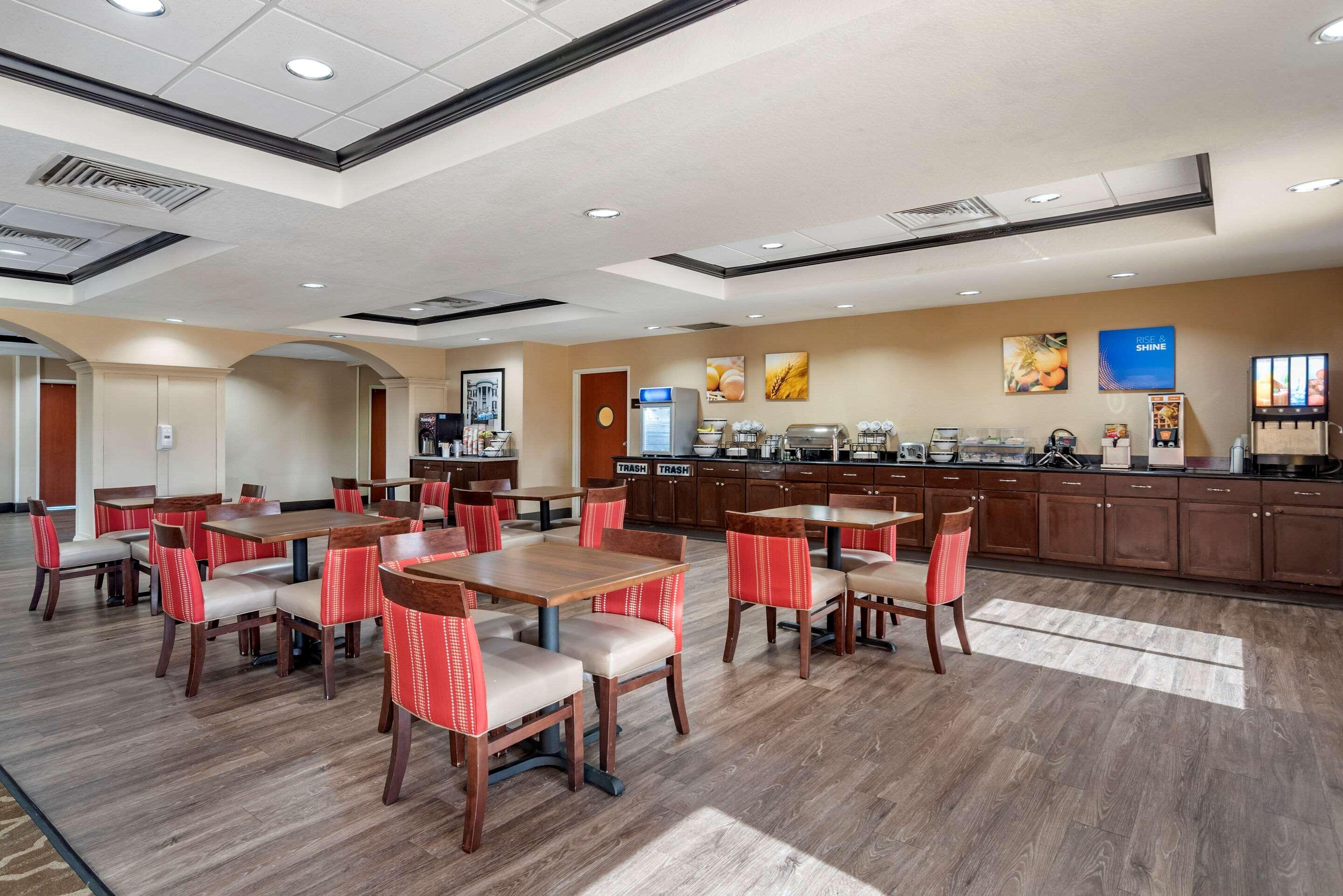 Comfort Inn & Suites Клинтон Экстерьер фото