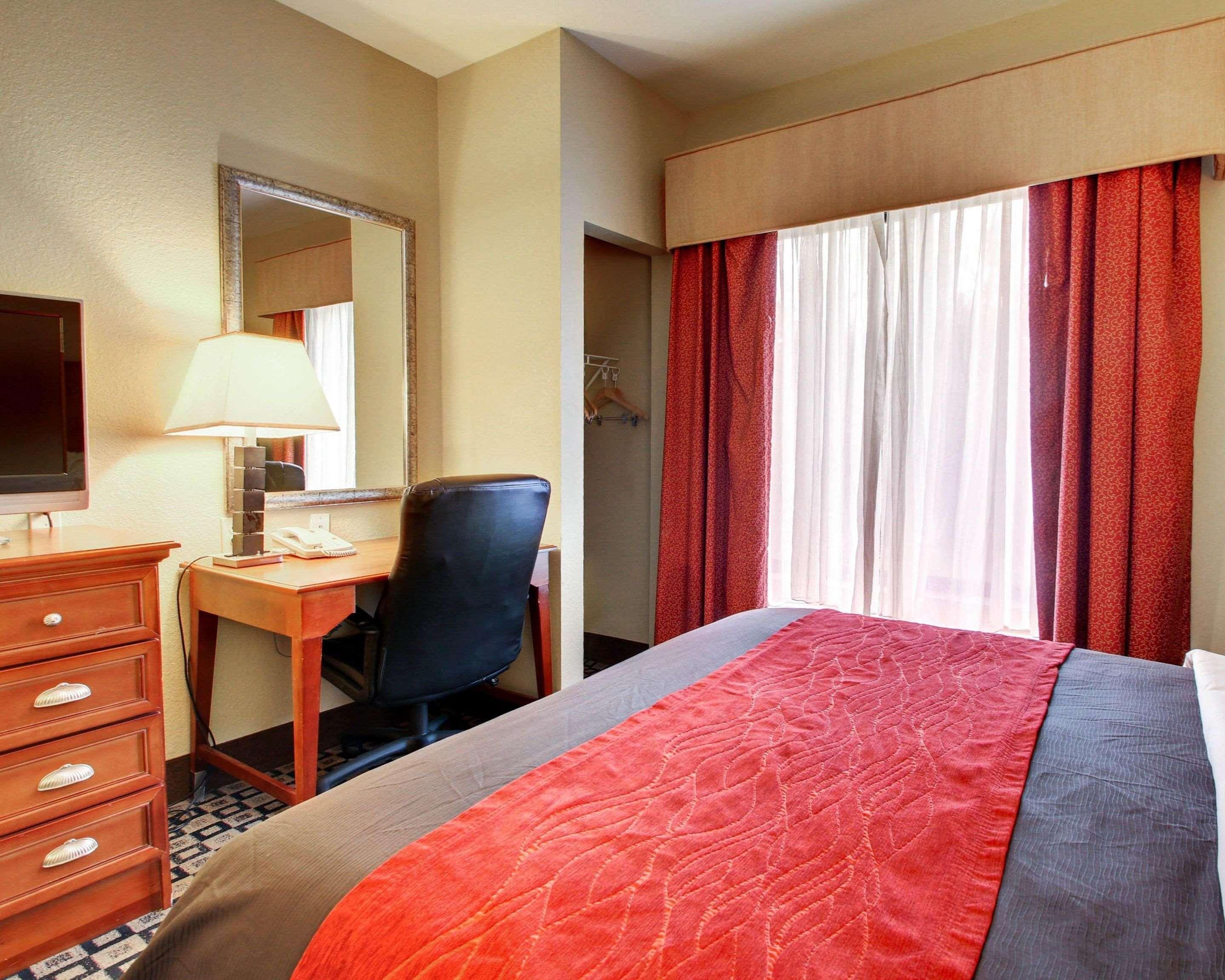 Comfort Inn & Suites Клинтон Экстерьер фото
