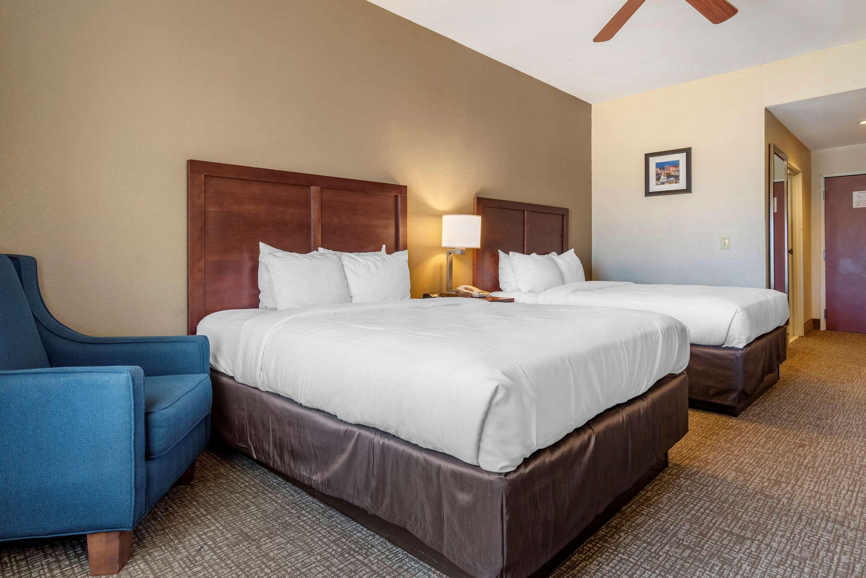 Comfort Inn & Suites Клинтон Экстерьер фото