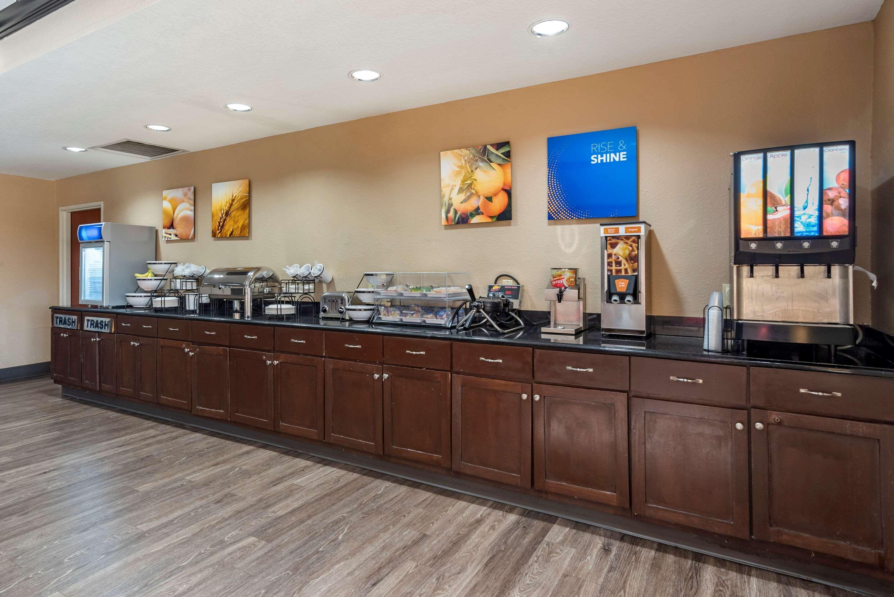Comfort Inn & Suites Клинтон Экстерьер фото